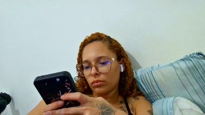 lizzamonroe2 live cam on Cam4