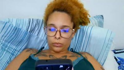 lizzamonroe2 live cam on Cam4