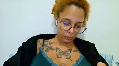 lizzamonroe2 live cam on Cam4