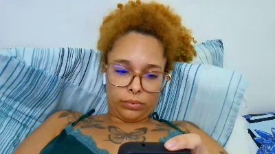 lizzamonroe2 live cam on Cam4