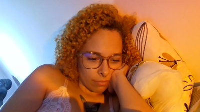 lizzamonroe2 live cam on Cam4