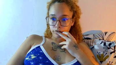 lizzamonroe2 live cam on Cam4