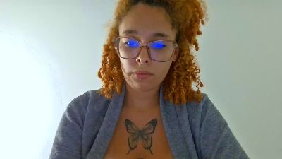 lizzamonroe2 live cam on Cam4