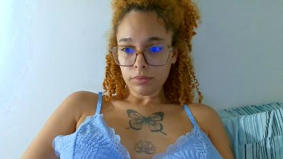 lizzamonroe2 live cam on Cam4