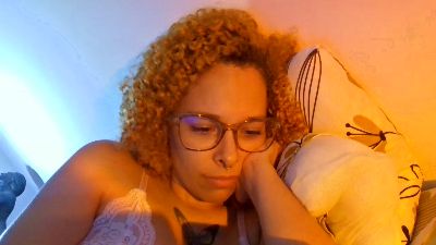 lizzamonroe2 live cam on Cam4