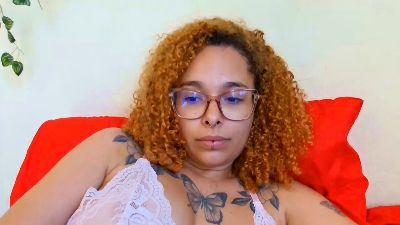 lizzamonroe2 live cam on Cam4