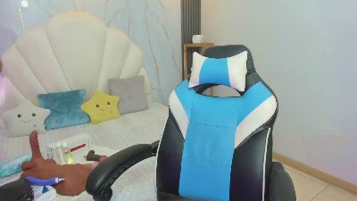 lizzie_williams live cam on Cam4