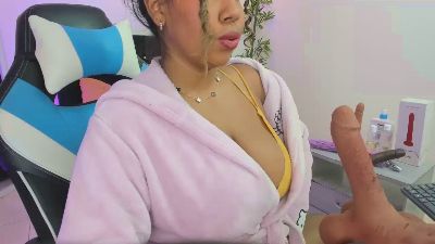 lizzie_williams live cam on Cam4