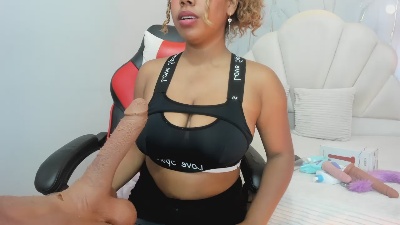 lizzie_williams live cam on Cam4