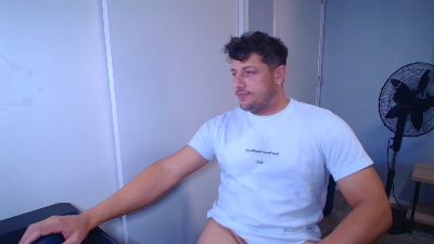 lmiguel32xxx live cam on Cam4