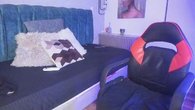 logan_griffin live cam on Cam4