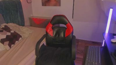 logan_griffin live cam on Cam4