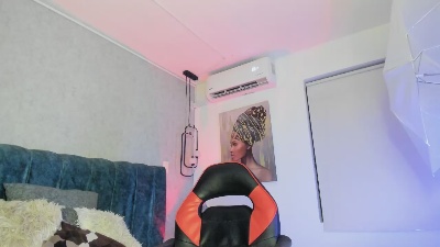 logan_griffin live cam on Cam4