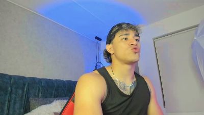 logan_griffin live cam on Cam4
