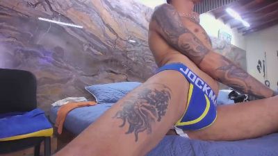 logan_wollf live cam on Cam4