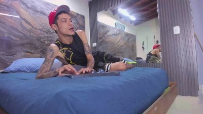 logan_wollf live cam on Cam4