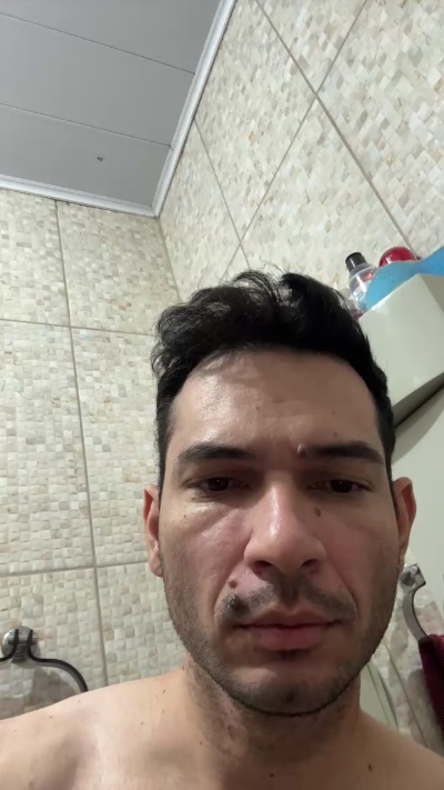 logmoraes_ live cam on Cam4