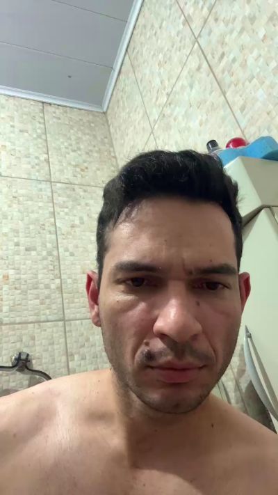 logmoraes_ live cam on Cam4