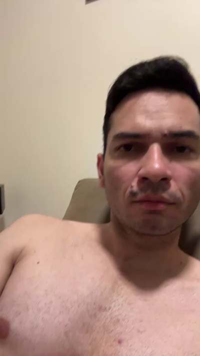 logmoraes_ live cam on Cam4