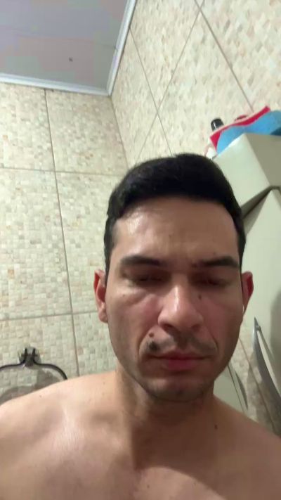 logmoraes_ live cam on Cam4