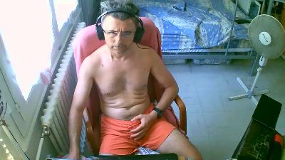lokoum393 live cam on Cam4