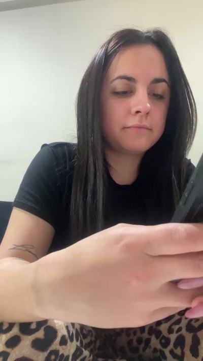 lola2032 live cam on Cam4