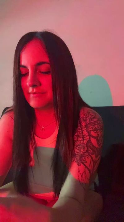 lola2032 live cam on Cam4