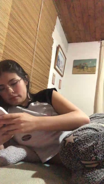 lolapassi live cam on Cam4