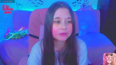 lolisuccub live cam on Cam4