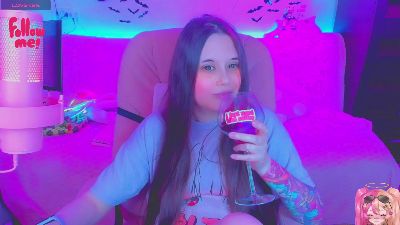 lolisuccub live cam on Cam4
