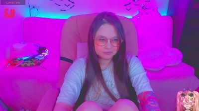lolisuccub live cam on Cam4