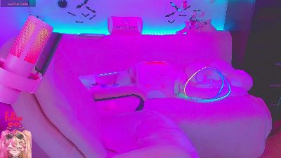 lolisuccub live cam on Cam4