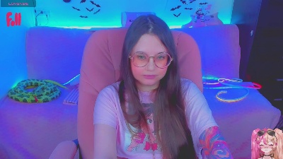 lolisuccub live cam on Cam4