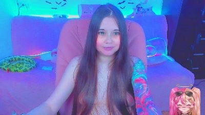 lolisuccub live cam on Cam4