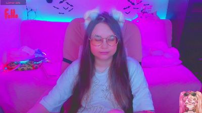lolisuccub live cam on Cam4