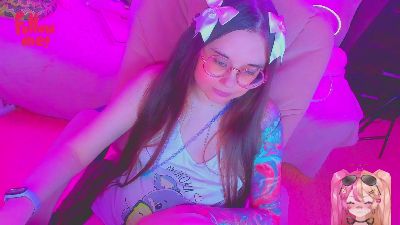 lolisuccub live cam on Cam4