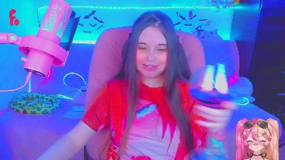 lolisuccub live cam on Cam4