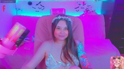 lolisuccub live cam on Cam4