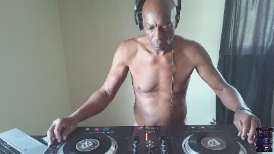 longcock4uu live cam on Cam4