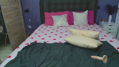 lorette23 live cam on Cam4