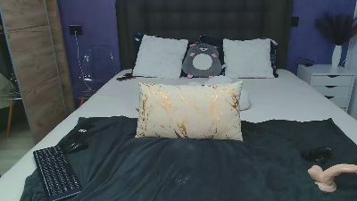 lorette23 live cam on Cam4