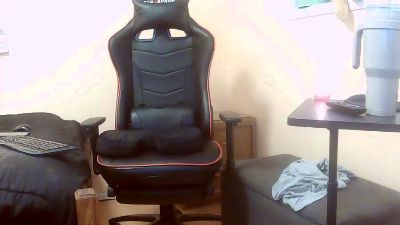 loumtl3 live cam on Cam4