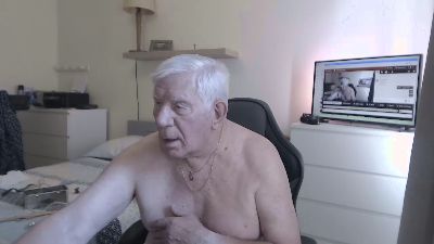lourega38 live cam on Cam4