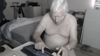 lourega38 live cam on Cam4