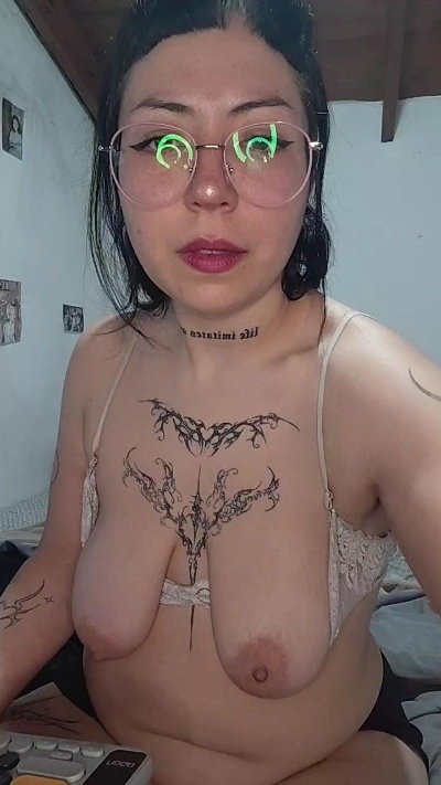 lovelydoll89303 live cam on Cam4