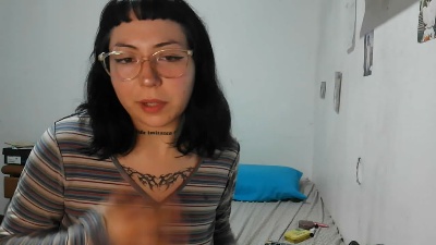 lovelydoll89303 live cam on Cam4