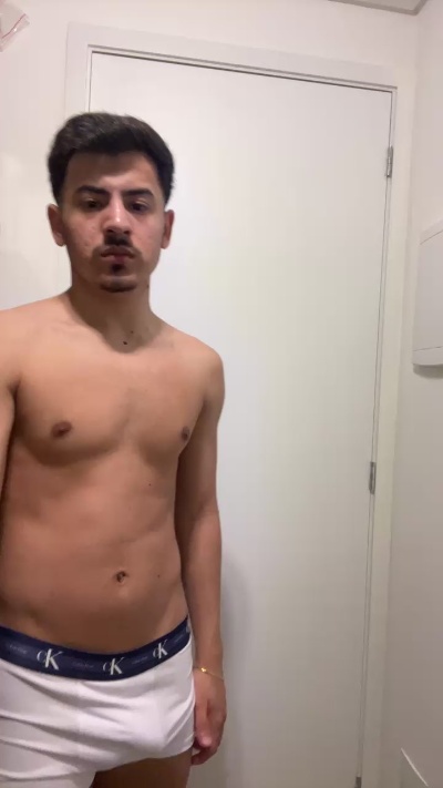 lrodrigues1 live cam on Cam4