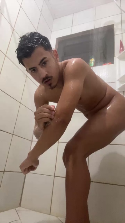 lrodrigues1 live cam on Cam4