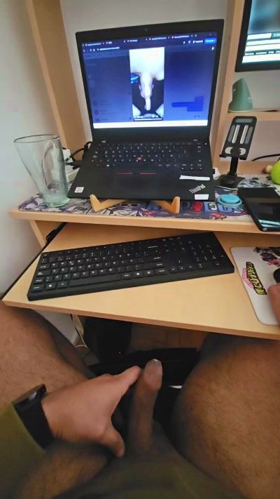 ltoro22 live cam on Cam4