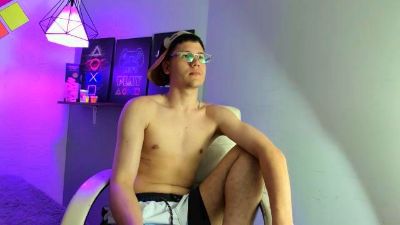 luca_white live cam on Cam4